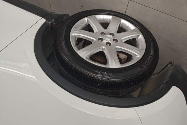 Used Buick Encore 2015 1.4T Manual Two-Wheel Drive Urban Advanced Model Left Front Wheel Hub