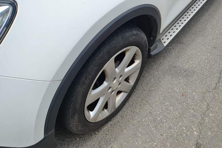 Used Buick Encore 2015 1.4T Automatic Two-Wheel Drive Urban Leading Model Left Front Wheel Hub
