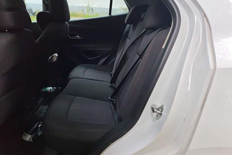 Used Buick Encore 2015 1.4T Automatic Two-Wheel Drive Urban Elite Version Left Rear Seat