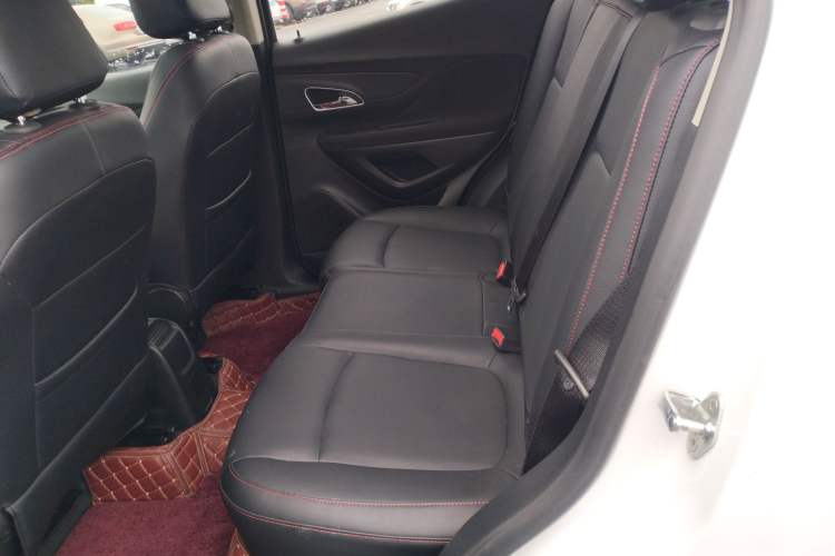 Used Buick Encore 2015 1.4T Automatic Two-Wheel Drive Urban Elite Version Left Rear Seat
