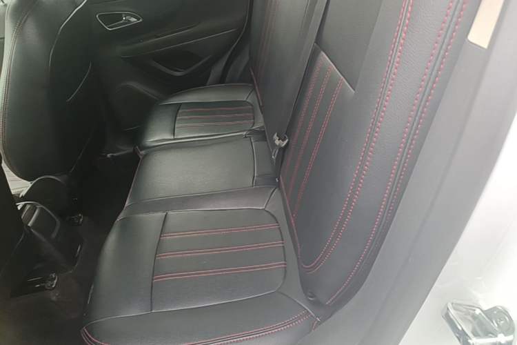 Used Buick Encore 2015 1.4T Automatic Two-Wheel Drive Urban Elite Version Left Rear Seat