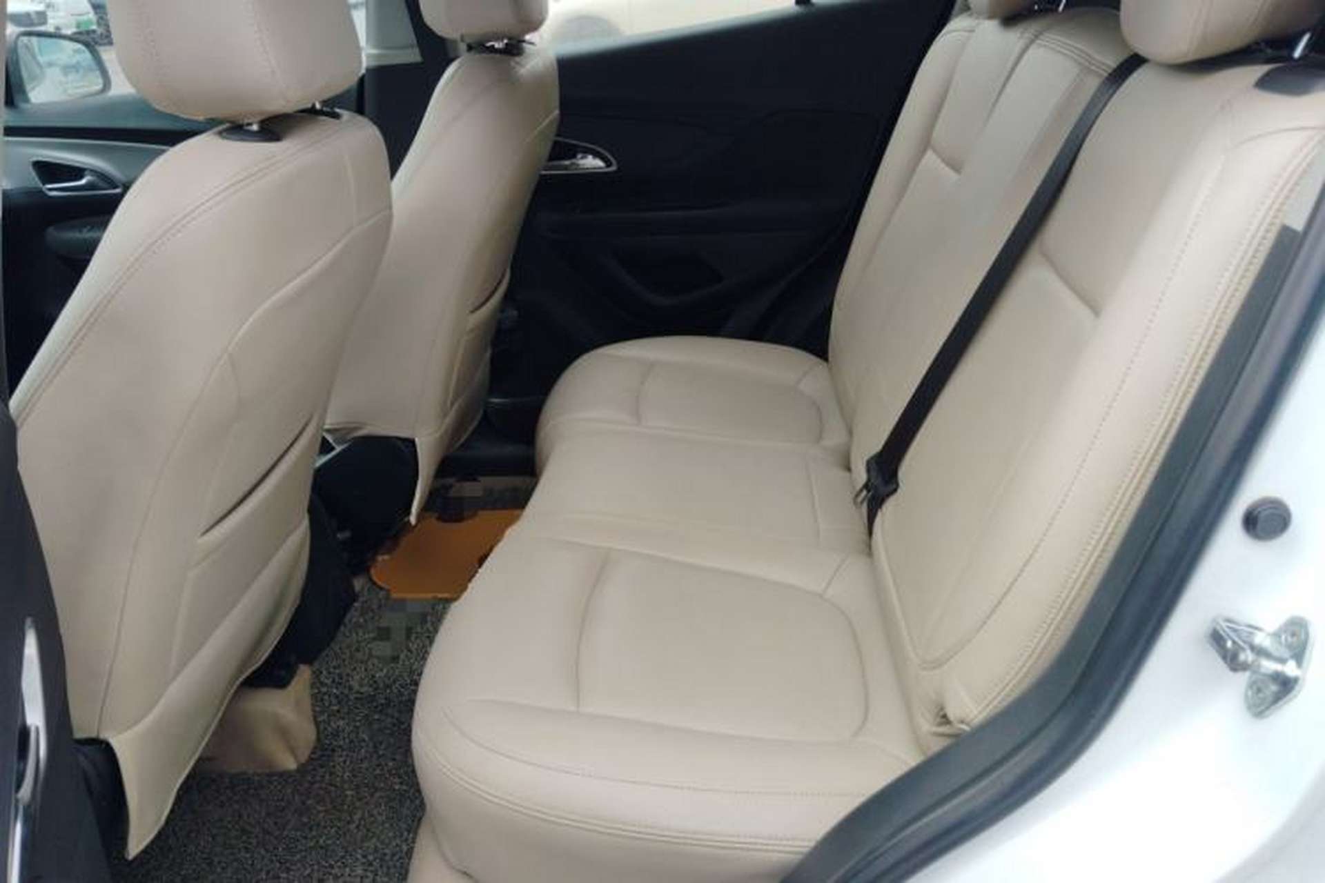 Used Buick Encore 2015 1.4T Automatic Two-Wheel Drive Urban Elite Version Left Rear Seat