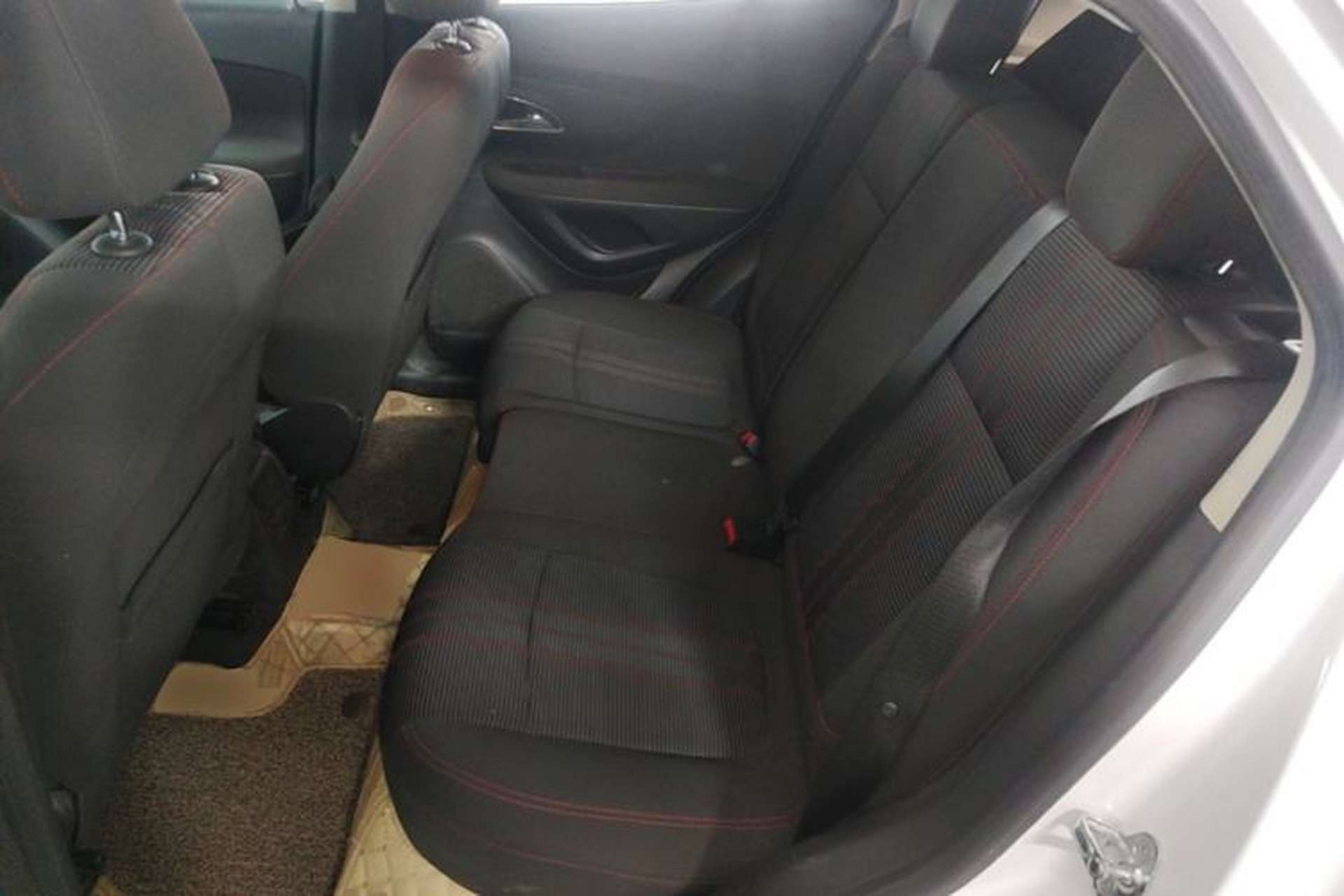 Used Buick Encore 2015 1.4T Automatic Two-Wheel Drive Urban Elite Version Left Rear Seat
