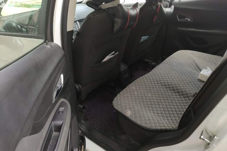 Used Buick Encore 2015 1.4T Automatic Two-Wheel Drive Urban Elite Version Left Rear Seat