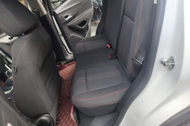 Used Buick Encore 2015 1.4T Automatic Two-Wheel Drive Urban Elite Version Left Rear Seat