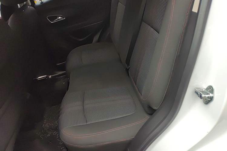 Used Buick Encore 2015 1.4T Automatic Two-Wheel Drive Urban Elite Version Left Rear Seat