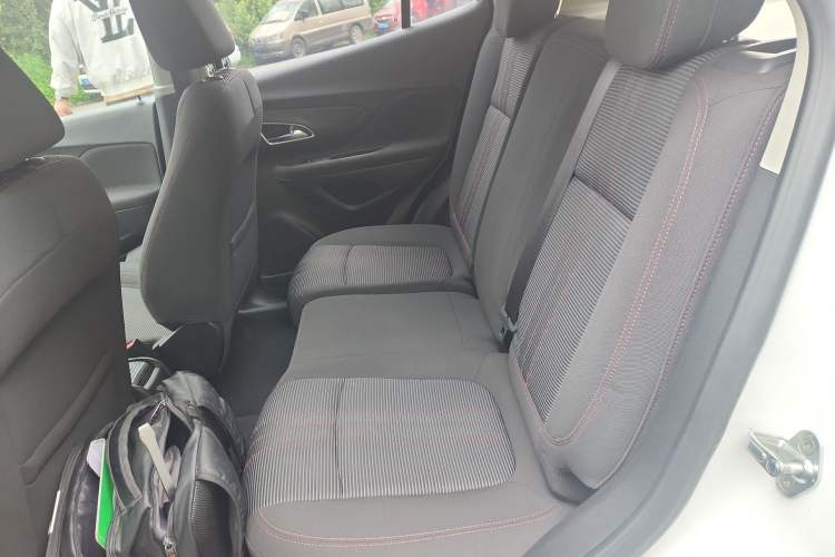 Used Buick Encore 2015 1.4T Automatic Two-Wheel Drive Urban Elite Version Left Rear Seat