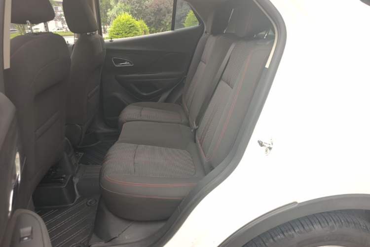 Used Buick Encore 2015 1.4T Automatic Two-Wheel Drive Urban Elite Version Left Rear Seat