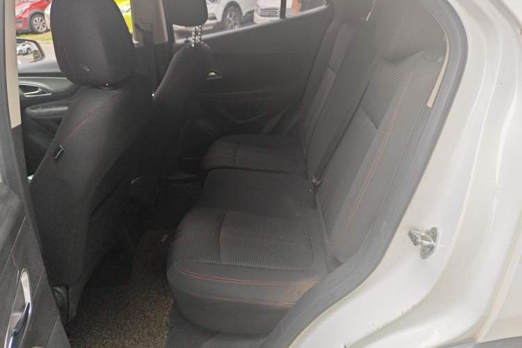 Used Buick Encore 2015 1.4T Automatic Two-Wheel Drive Urban Elite Version Left Rear Seat
