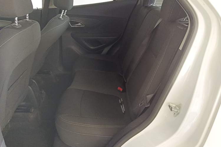 Used Buick Encore 2015 1.4T Automatic Two-Wheel Drive Urban Elite Version Left Rear Seat