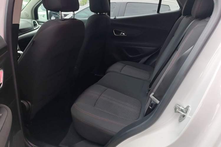 Used Buick Encore 2015 1.4T Automatic Two-Wheel Drive Urban Elite Version Left Rear Seat