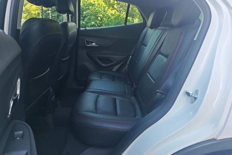 Used Buick Encore 2015 1.4T Automatic Two-Wheel Drive Urban Elite Version Left Rear Seat