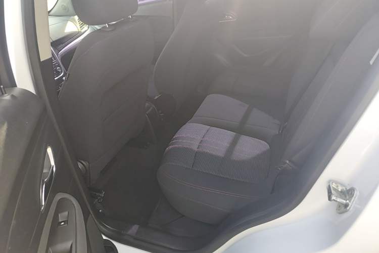 Used Buick Encore 2015 1.4T Automatic Two-Wheel Drive Urban Elite Version Left Rear Seat