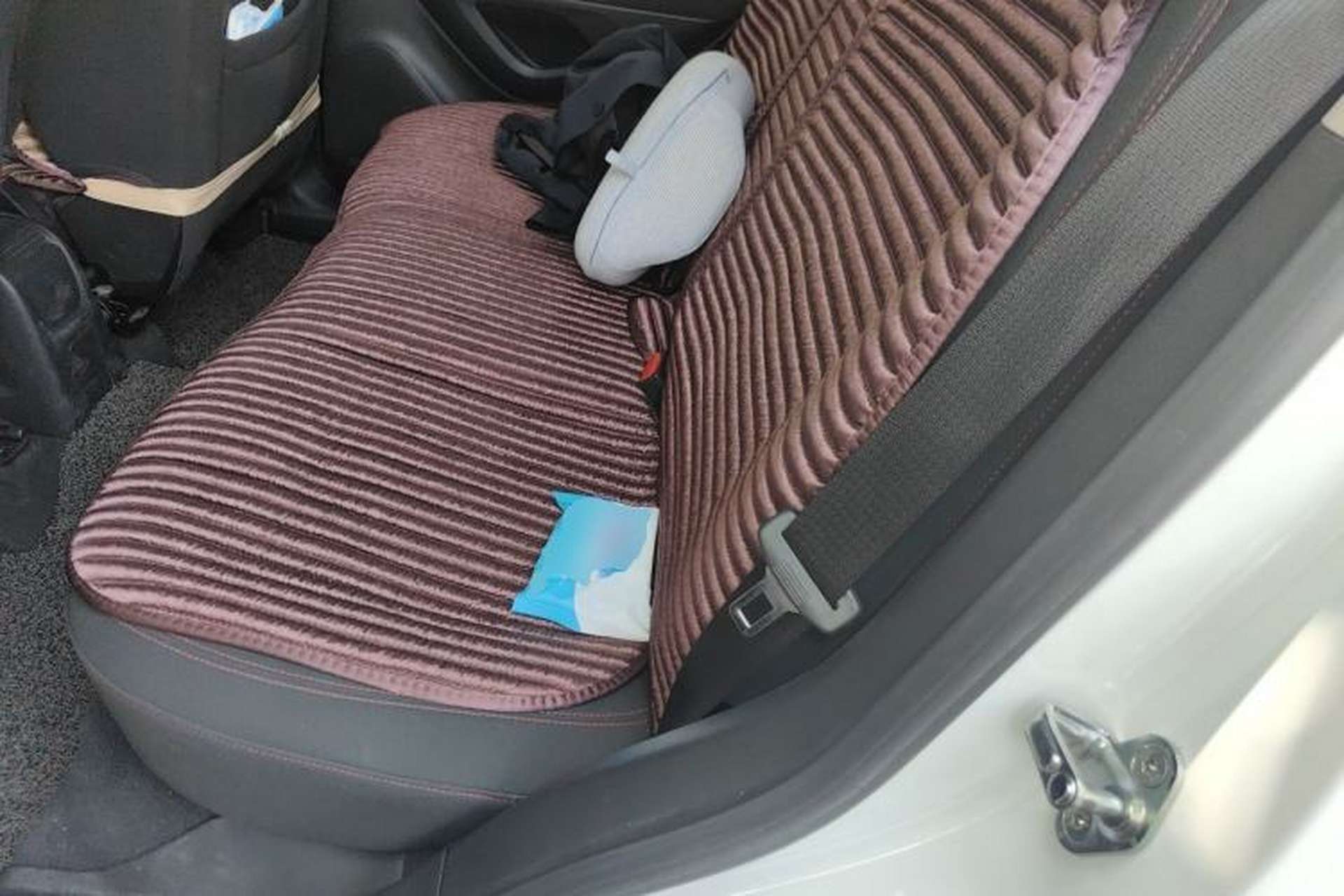 Used Buick Encore 2015 1.4T Automatic Two-Wheel Drive Urban Elite Version Left Rear Seat