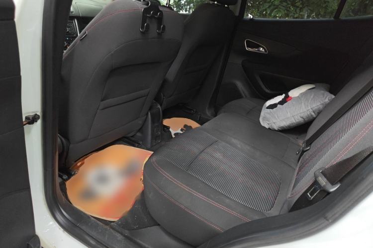 Used Buick Encore 2015 1.4T Automatic Two-Wheel Drive Urban Elite Version Left Rear Seat