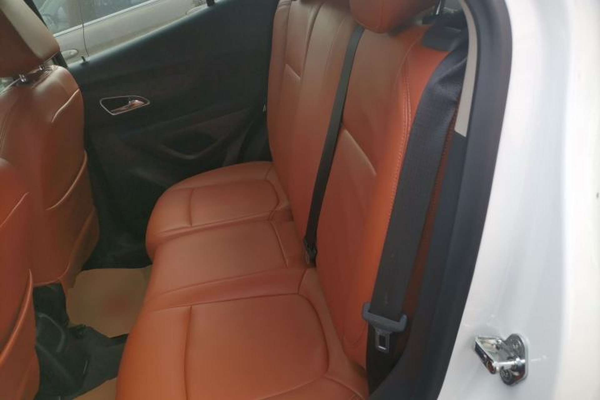 Used Buick Encore 2015 1.4T Automatic Two-Wheel Drive Urban Elite Version Left Rear Seat