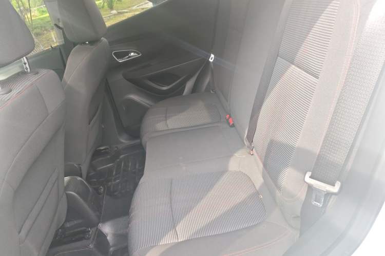 Used Buick Encore 2015 1.4T Automatic Two-Wheel Drive Urban Elite Version Left Rear Seat