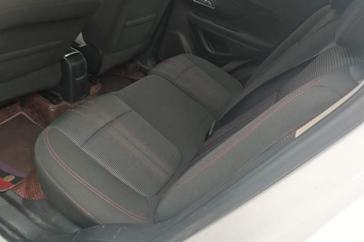 Used Buick Encore 2015 1.4T Automatic Two-Wheel Drive Urban Elite Version Left Rear Seat