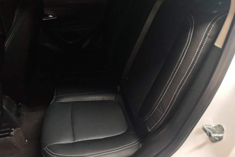 Used Buick Encore 2015 1.4T Manual Two-Wheel Drive Urban Advanced Model Left Rear Seat