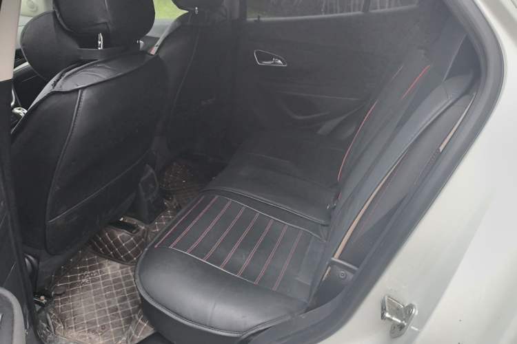 Used Buick Encore 2015 1.4T Automatic Two-Wheel Drive Urban Elite Version Left Rear Seat
