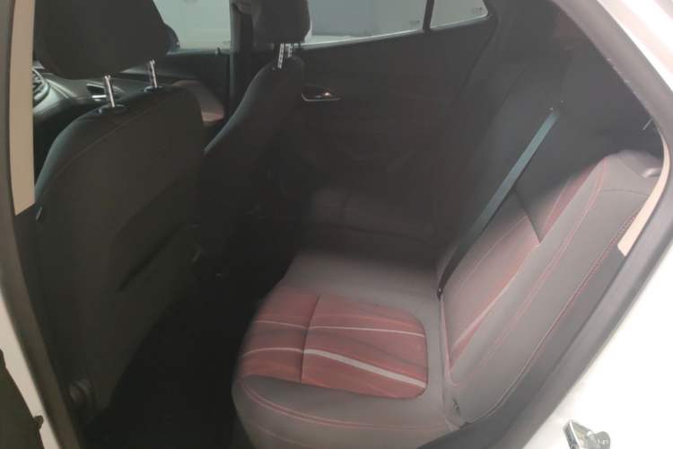 Used Buick Encore 2015 1.4T Manual Two-Wheel Drive Urban Advanced Model Left Rear Seat