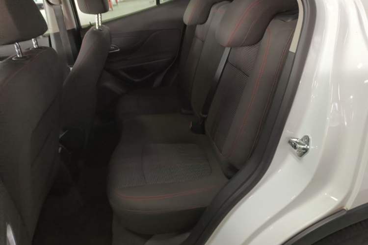 Used Buick Encore 2015 1.4T Automatic Two-Wheel Drive Urban Elite Version Left Rear Seat