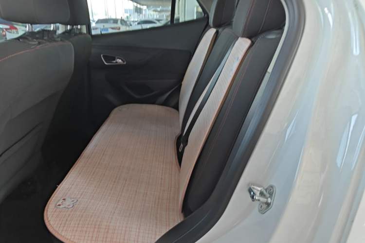 Used Buick Encore 2015 1.4T Automatic Two-Wheel Drive Urban Elite Version Left Rear Seat
