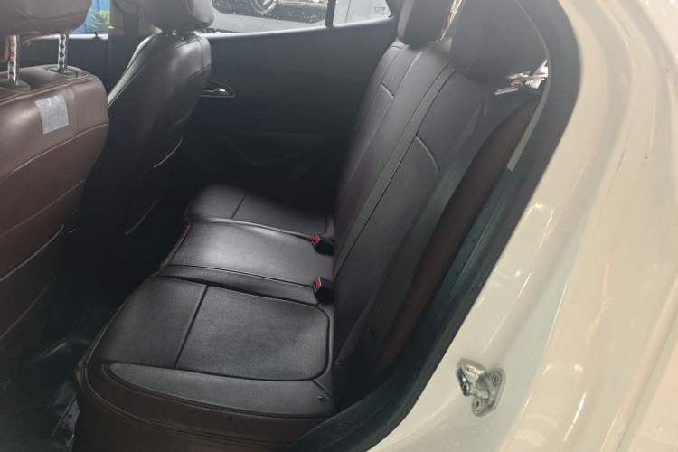 Used Buick Encore 2015 1.4T Automatic Two-Wheel Drive Urban Elite Version Left Rear Seat