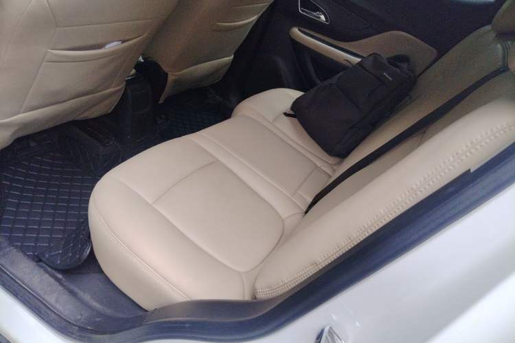 Used Buick Encore 2015 1.4T Automatic Two-Wheel Drive Urban Elite Version Left Rear Seat