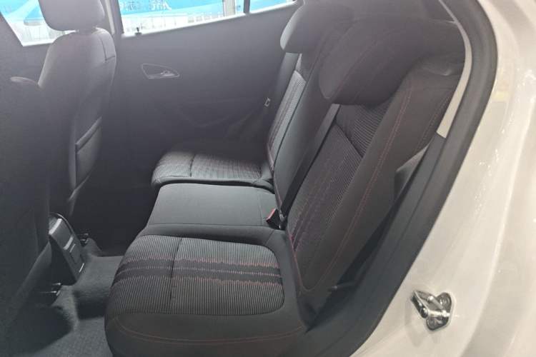 Used Buick Encore 2015 1.4T Automatic Two-Wheel Drive Urban Elite Version Left Rear Seat