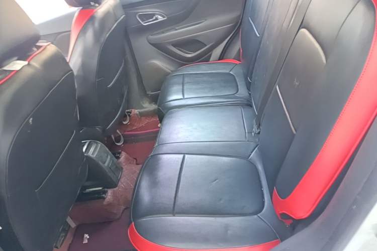 Used Buick Encore 2015 1.4T Automatic Two-Wheel Drive Urban Elite Version Left Rear Seat