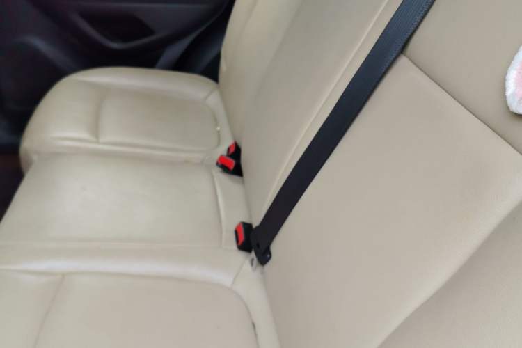 Used Buick Encore 2015 1.4T Automatic Two-Wheel Drive Urban Elite Version Left Rear Seat