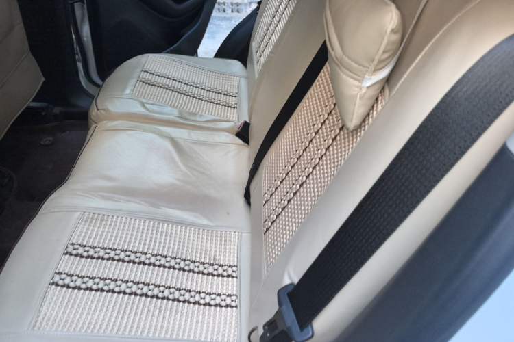 Used Buick Encore 2015 1.4T Automatic Two-Wheel Drive Urban Elite Version Left Rear Seat