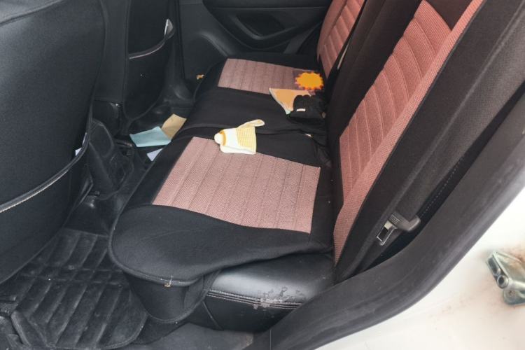 Used Buick Encore 2015 1.4T Automatic Two-Wheel Drive Urban Elite Version Left Rear Seat