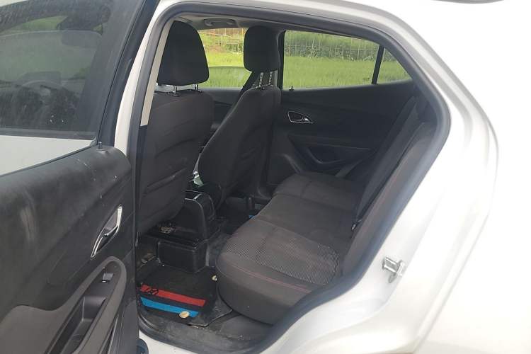 Used Buick Encore 2015 1.4T Automatic Two-Wheel Drive Urban Elite Version Left Rear Seat
