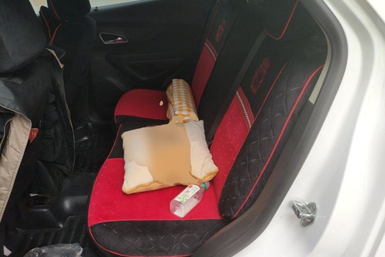Used Buick Encore 2015 1.4T Automatic Two-Wheel Drive Urban Elite Version Left Rear Seat