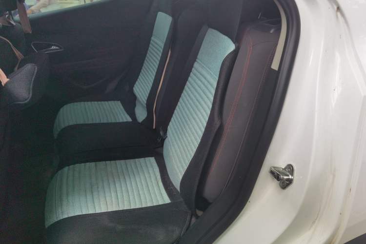 Used Buick Encore 2015 1.4T Manual Two-Wheel Drive Urban Advanced Model Left Rear Seat