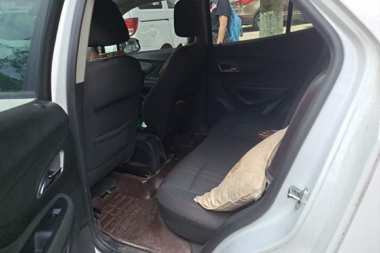 Used Buick Encore 2015 1.4T Automatic Two-Wheel Drive Urban Elite Version Left Rear Seat
