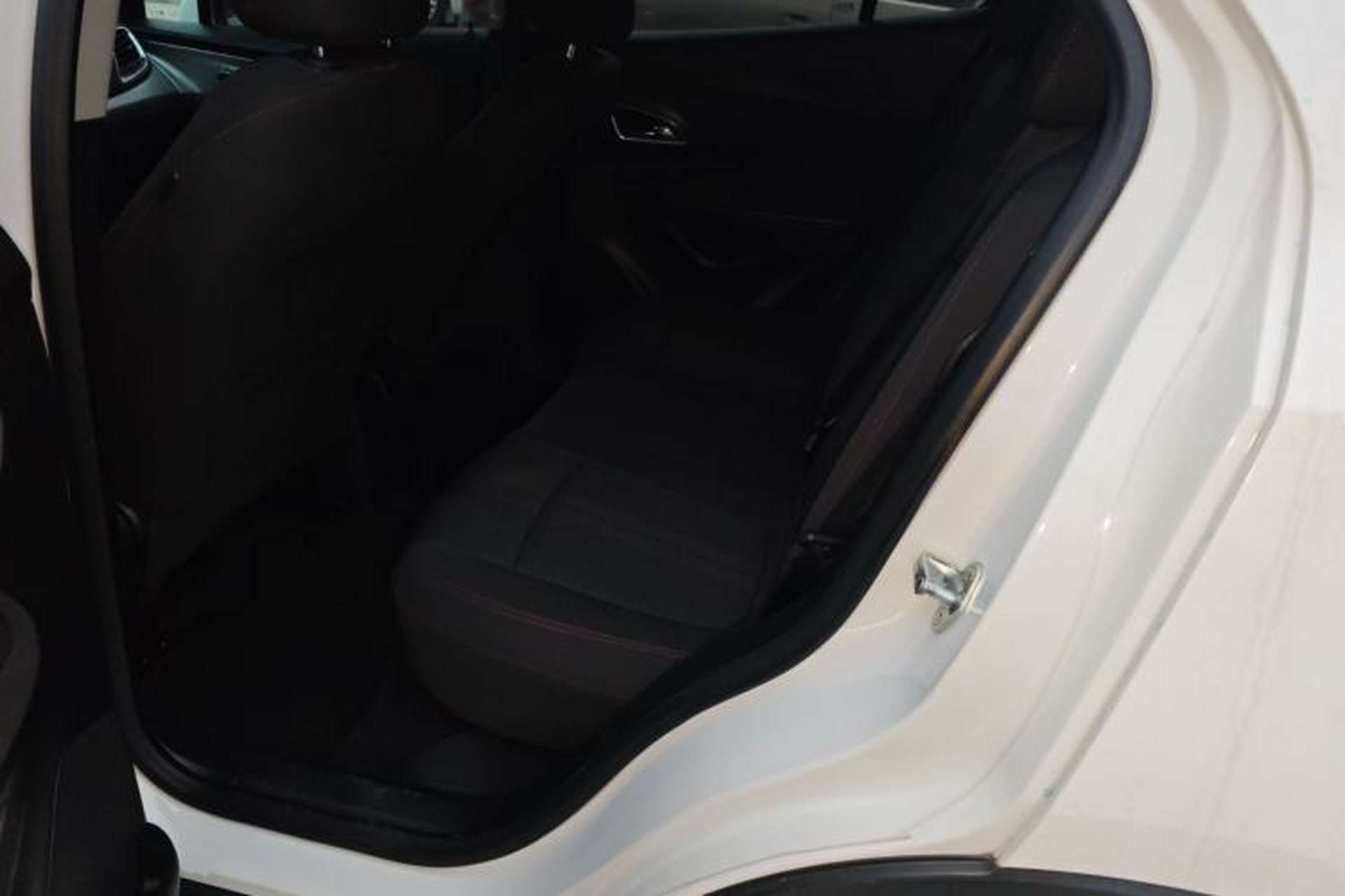 Used Buick Encore 2015 1.4T Automatic Two-Wheel Drive Urban Elite Version Left Rear Seat