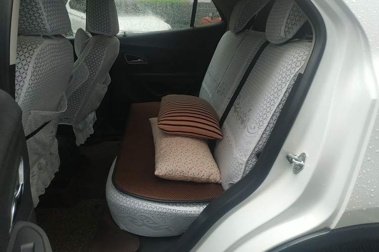 Used Buick Encore 2015 1.4T Automatic Two-Wheel Drive Urban Elite Version Left Rear Seat