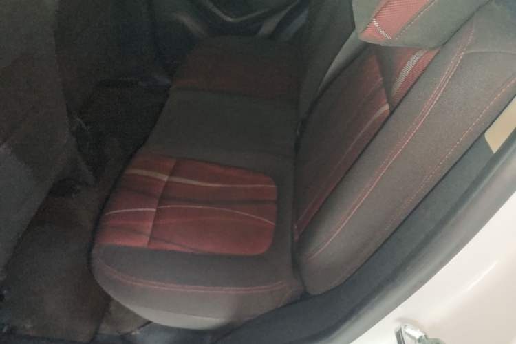 Used Buick Encore 2015 1.4T Manual Two-Wheel Drive Urban Advanced Model Left Rear Seat
