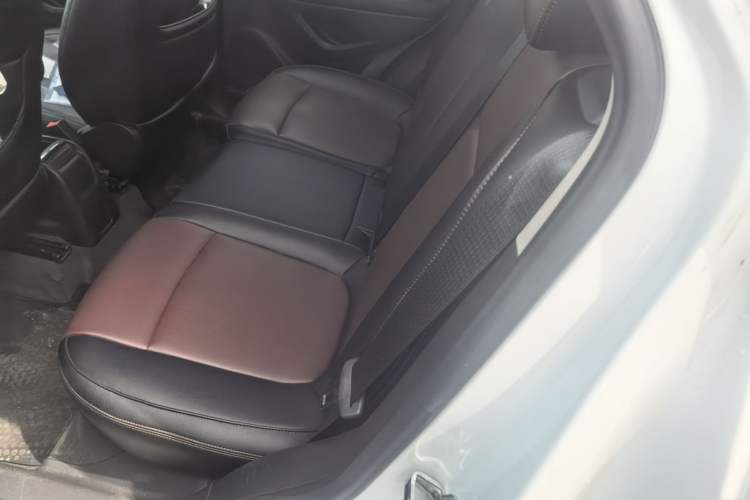 Used Buick Encore 2015 1.4T Automatic Two-Wheel Drive Urban Elite Version Left Rear Seat