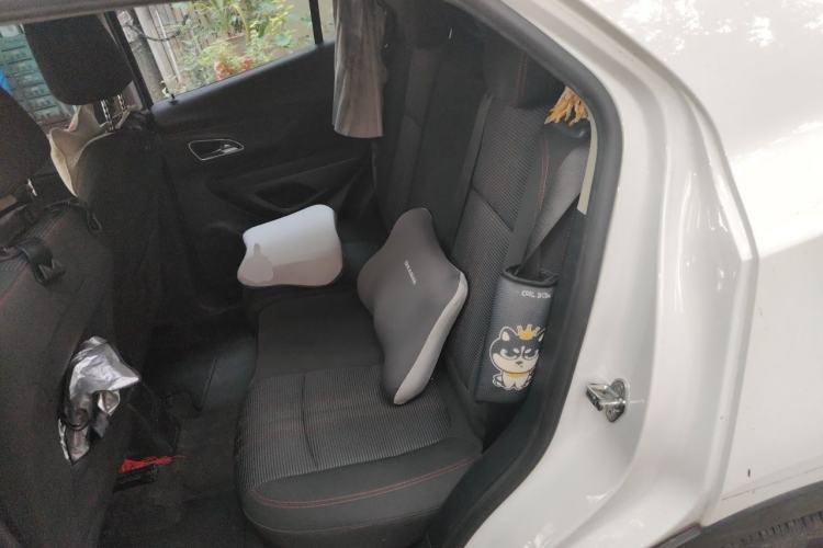 Used Buick Encore 2015 1.4T Automatic Two-Wheel Drive Urban Elite Version Left Rear Seat