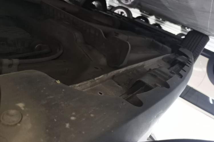 Used Buick Encore 2015 1.4T Automatic Two-Wheel Drive Urban Elite Version Left Side Sill