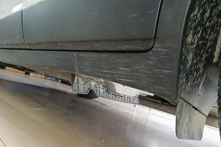 Used Buick Encore 2015 1.4T Automatic Two-Wheel Drive Urban Elite Version Left Side Sill