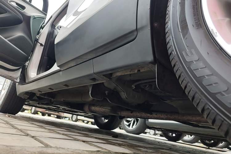 Used Buick Encore 2015 1.4T Automatic Two-Wheel Drive Urban Elite Version Left Side Sill