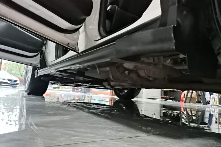 Used Buick Encore 2015 1.4T Automatic Two-Wheel Drive Urban Leading Model Left Side Sill