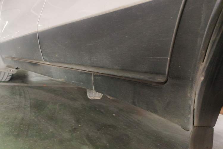 Used Buick Encore 2015 1.4T Manual Two-Wheel Drive Urban Advanced Model Left Side Sill