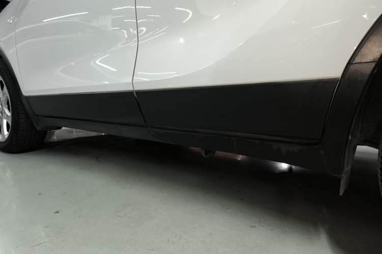 Used Buick Encore 2015 1.4T Automatic Two-Wheel Drive Urban Elite Version Left Side Sill