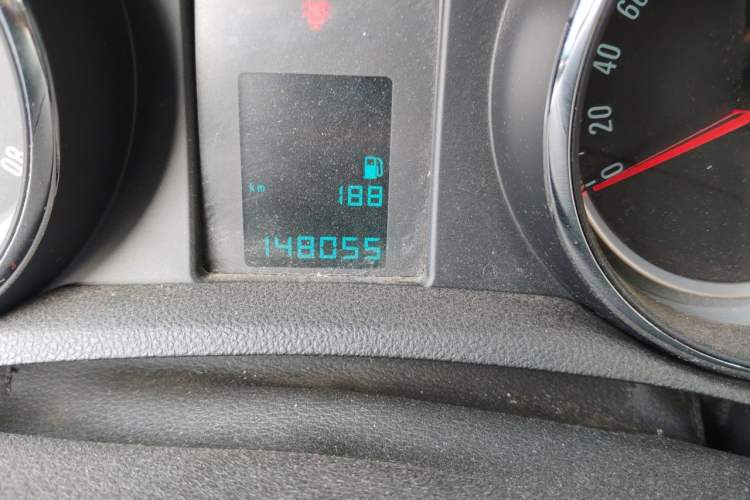 Used Buick Encore 2015 1.4T Manual Two-Wheel Drive Urban Advanced Model Odometer Close Up
